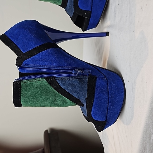 Qupid Low Booties (6) - Picture 3 of 9